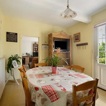 Holiday home Maison Papillons *